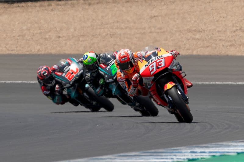 Marc Márquez, riding his Repsol Honda, being followed by the Petronas SRT Yamaha's of Franco Morbidelli and Fabio Quartararo at the 2019 Spanish Grand Prix.